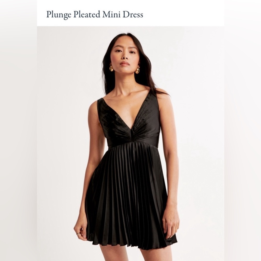 ABERCROMBIE & FITCH - Pleated Plunge Mini Dress Size Medium - Like New